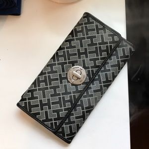 Tommy Hilfiger wallet.